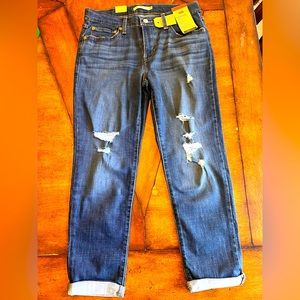 NWT Levi Women’s Boyfriend hypersoft jeans W27 / L27